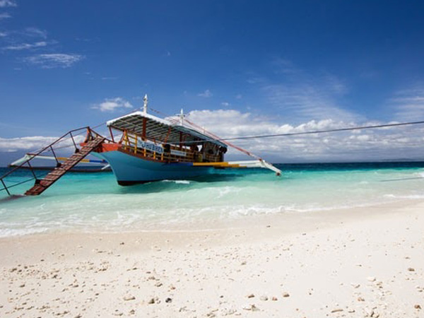 The clear and marvelous island of Samal.