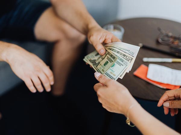 The Benefits of Managing Finances with Your Filipino Wife
